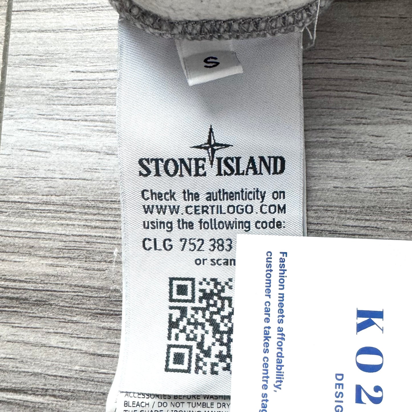 Stone Island Pullover Badge Hoodie - Small ptp19.5”