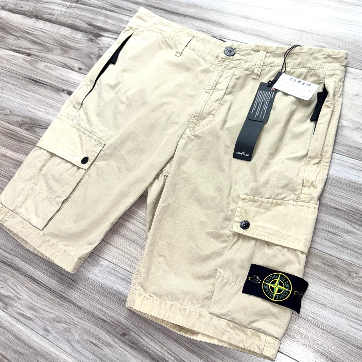 Stone Island Bermuda Badge Cargo Shorts - 31W