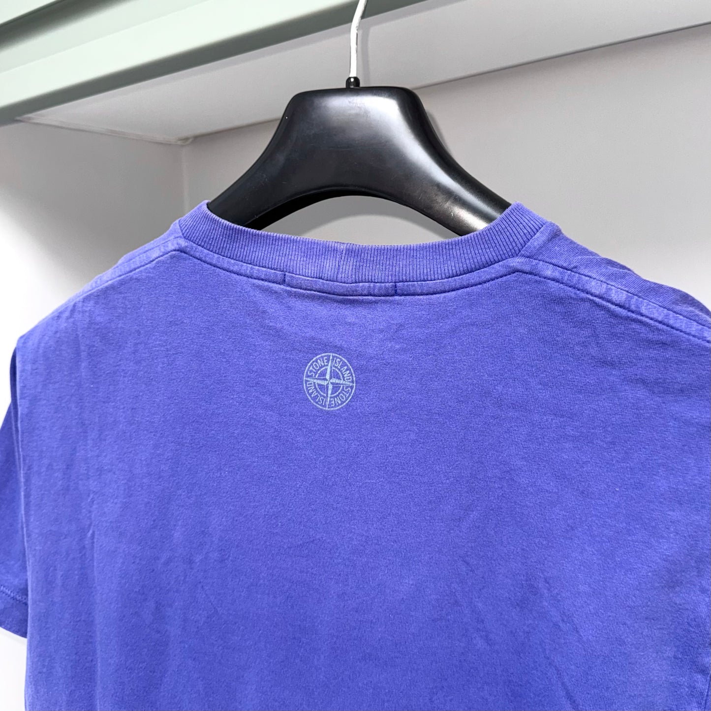 Stone Island Graphic Print T shirt - Small ptp18.5"