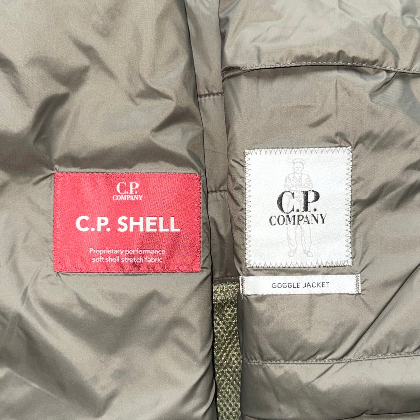 CP Company Mixed Shell Full Zip Goggle Gilet - Large ptp22.5”