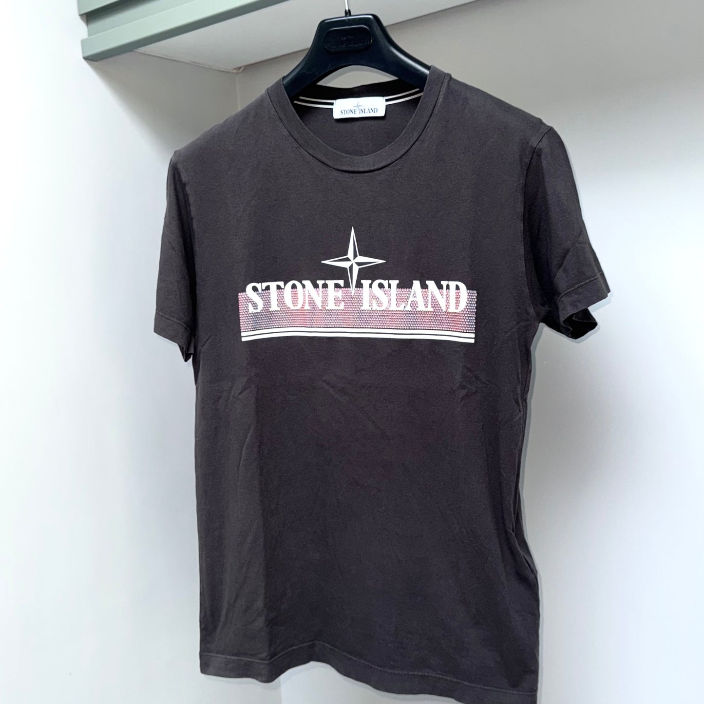 Stone Island Graphic Print T shirt - Small ptp18.5"