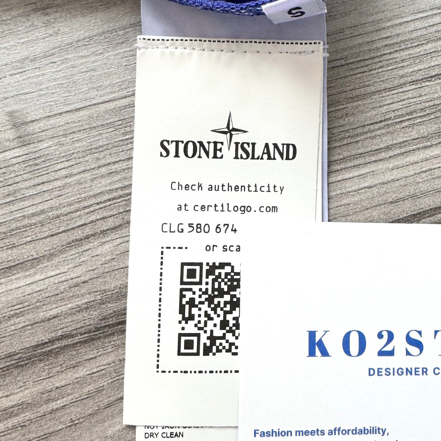Stone Island Graphic Print T shirt - Small ptp18.5"