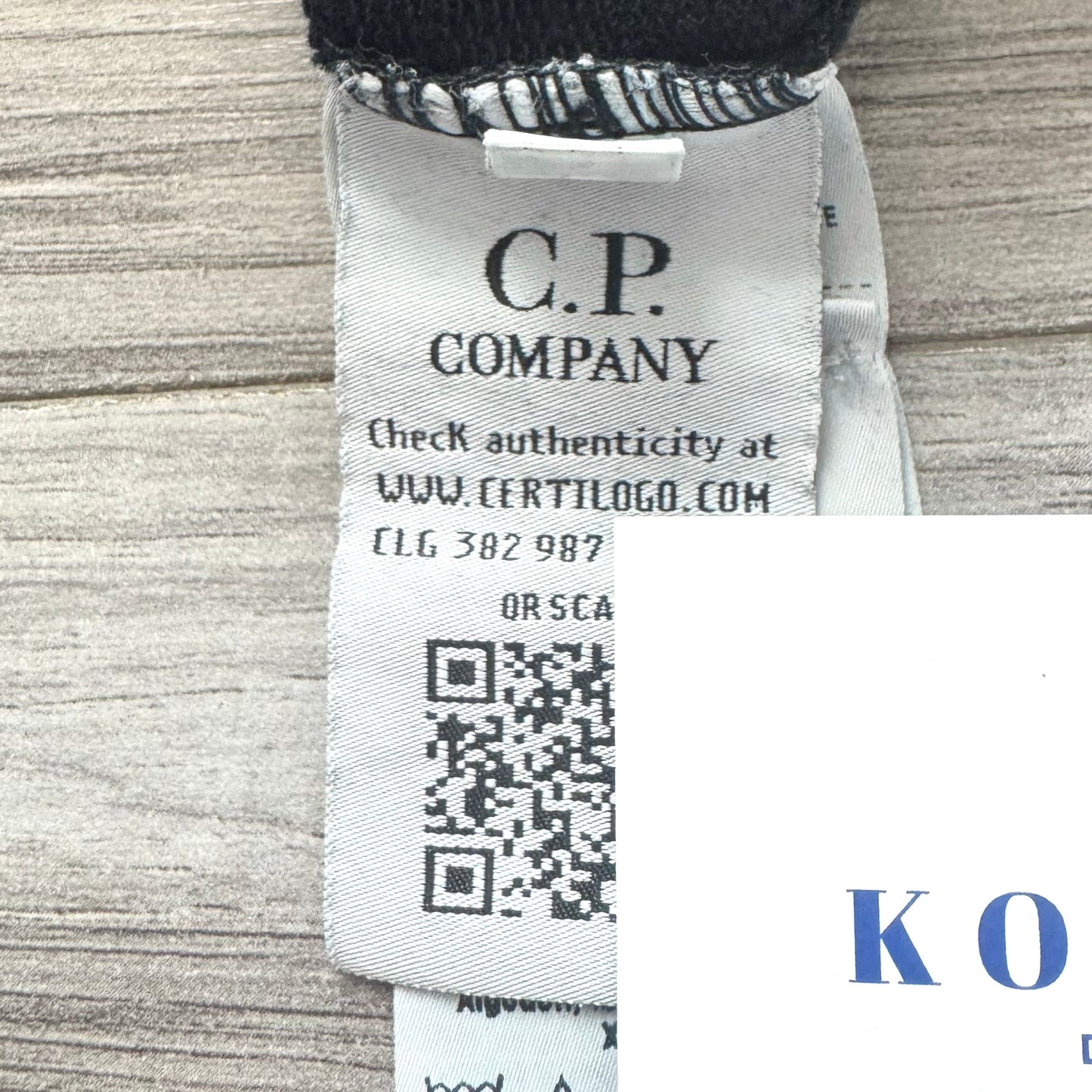 CP Company Lightweight Pullover Lens Hoodie - Small ptp20"